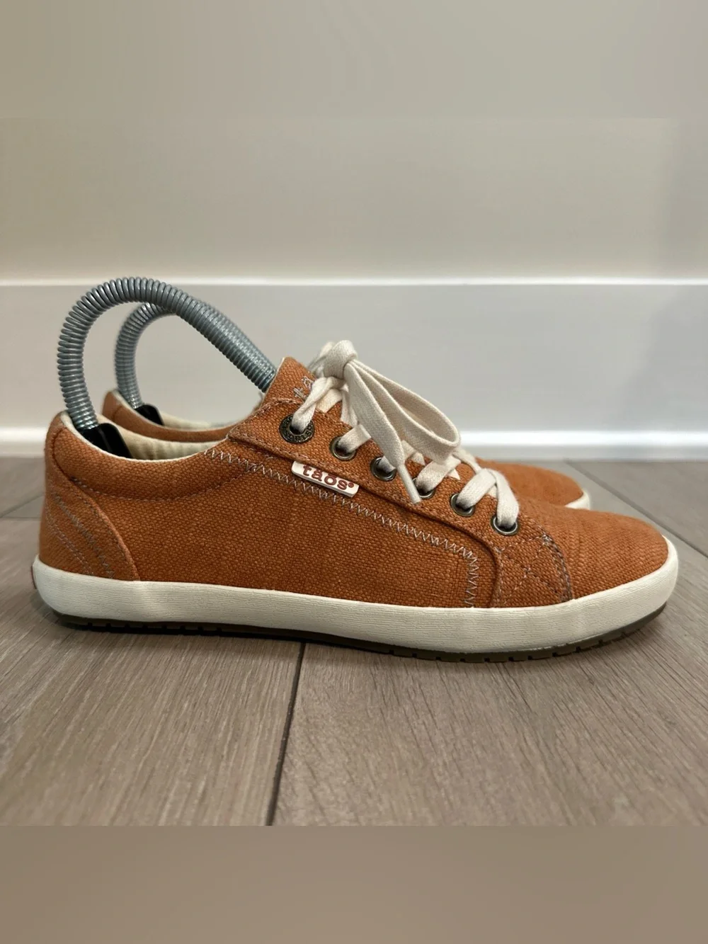 Taos Womens Size 6 Star Adobe Hemp Burnt Orange Sneakers Lace Up Autumn